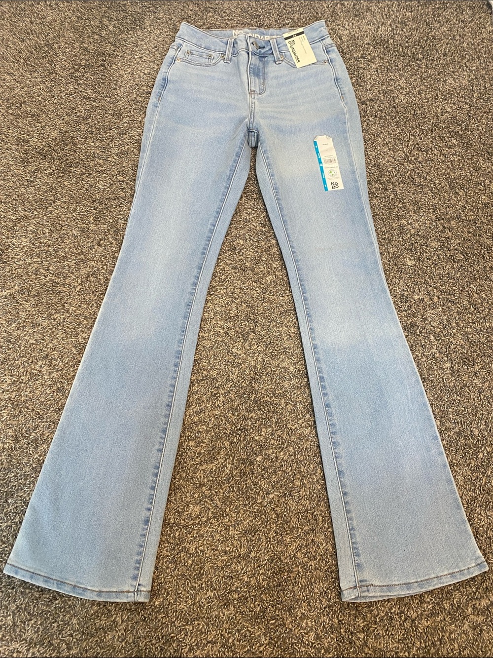 No Boundaries Mid-Rise Bootcut Jeans Light Wash Size 00 NWT